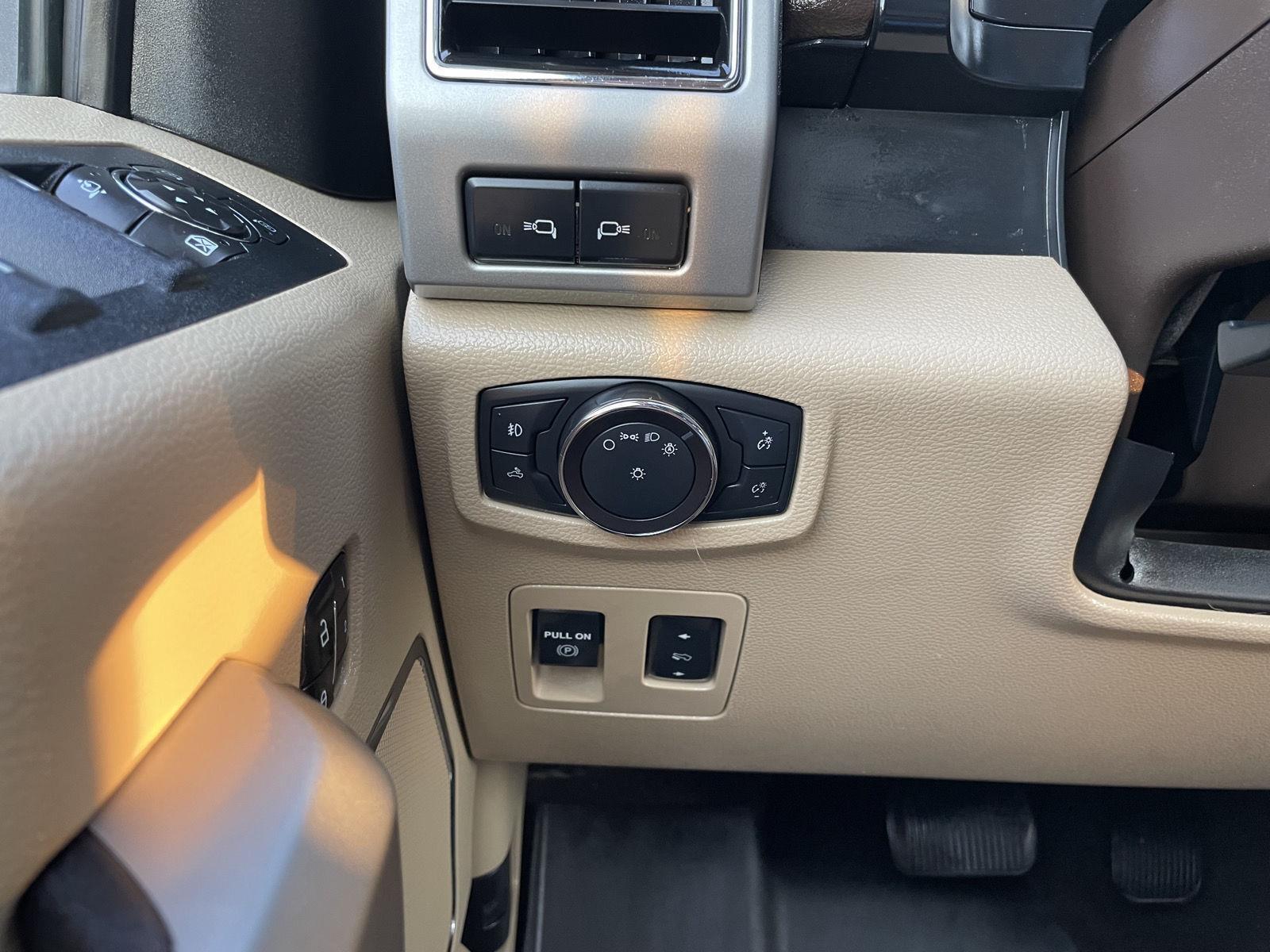 Vehicle photo 16
