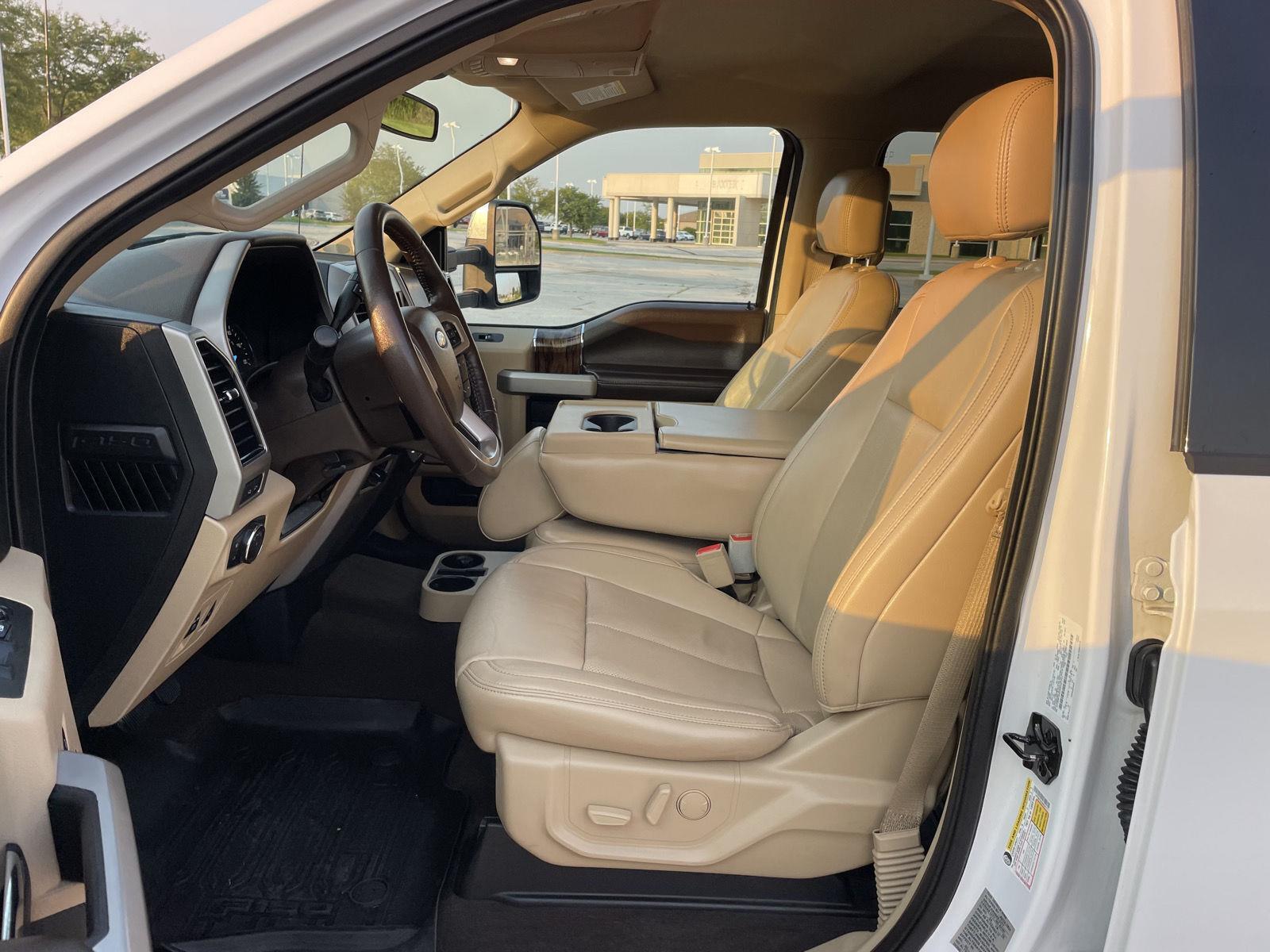 Vehicle photo 17
