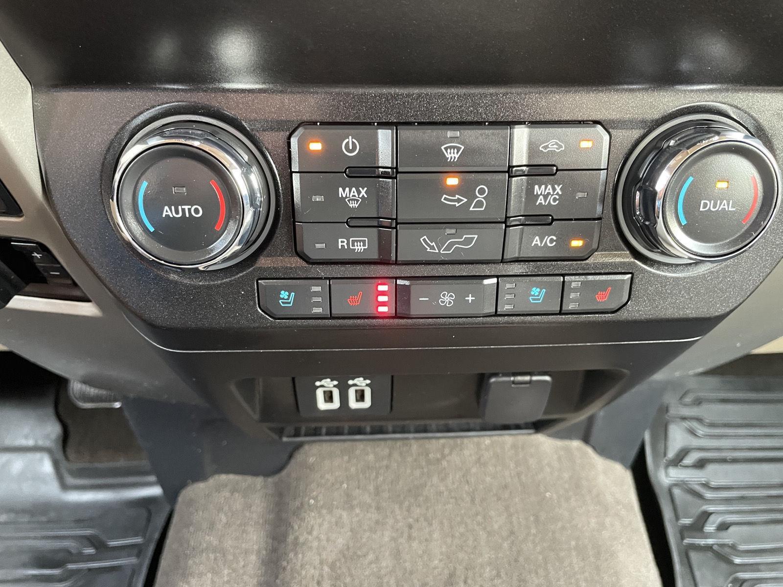 Vehicle photo 28