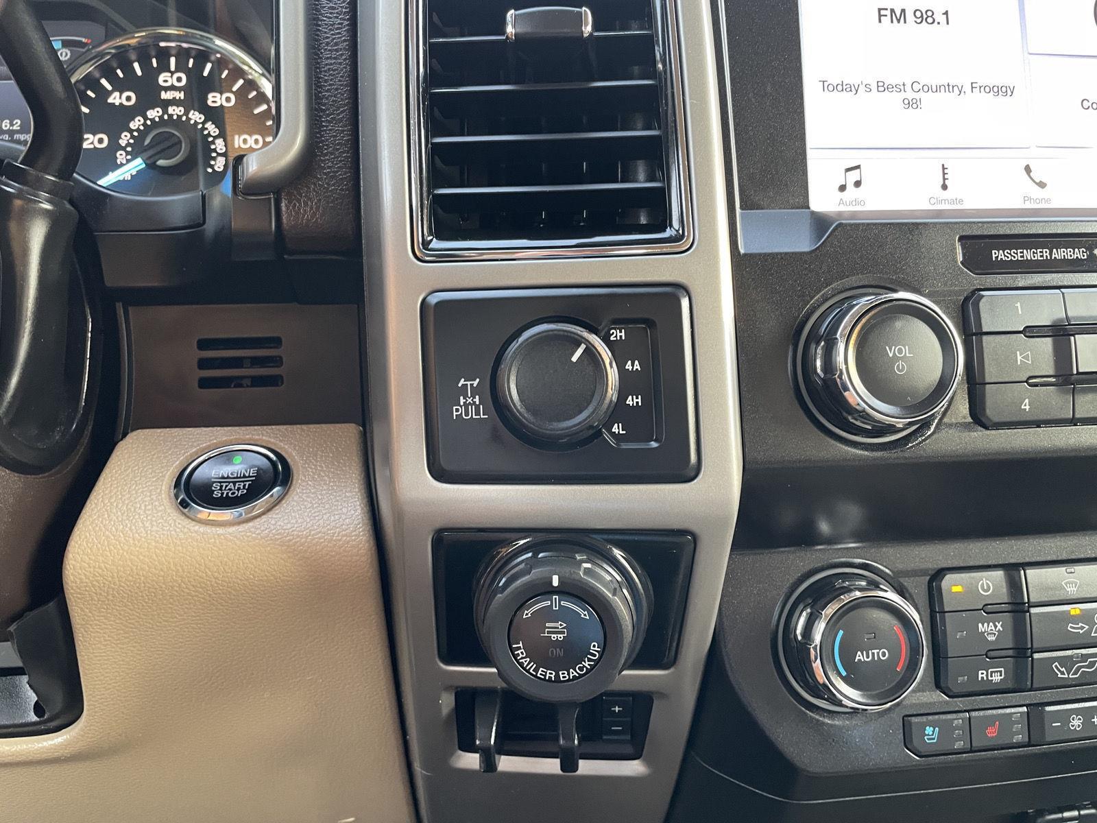 Vehicle photo 30