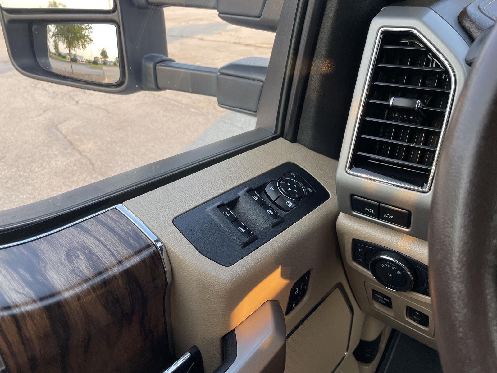 Vehicle photo 33