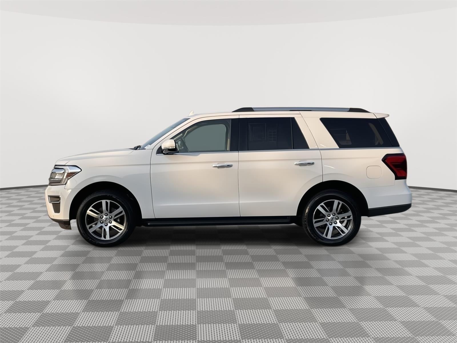 Vehicle photo 2