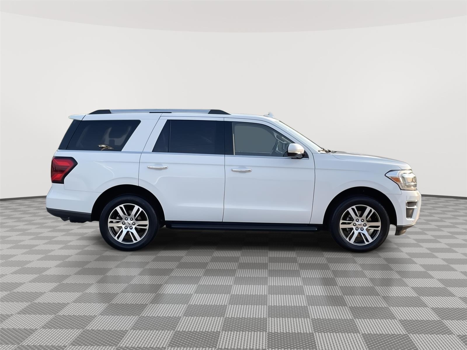 Vehicle photo 6