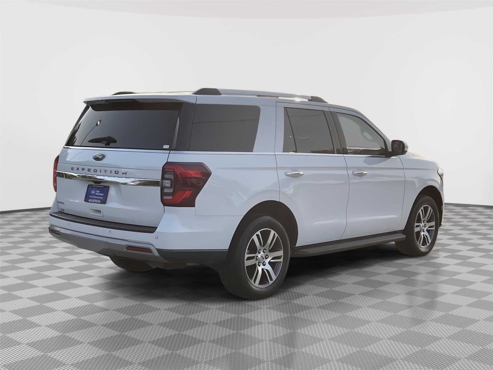 Vehicle photo 7