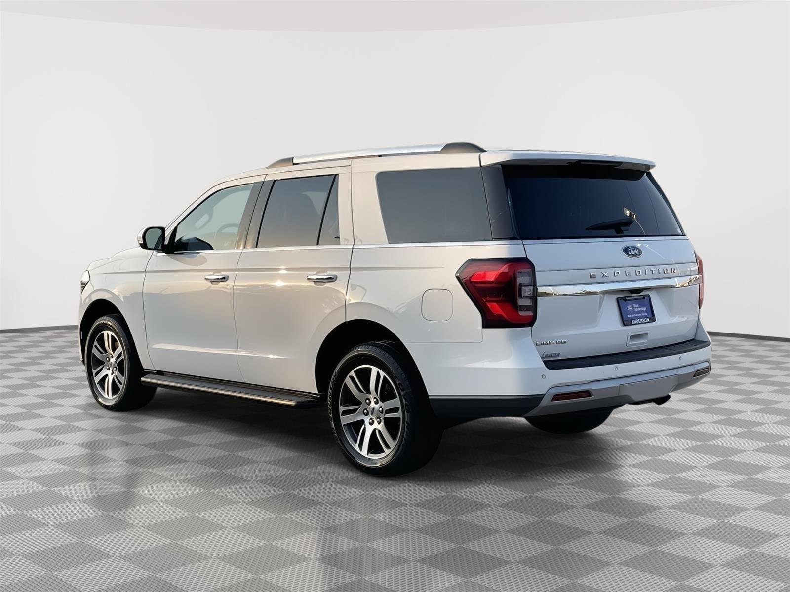 Vehicle photo 9