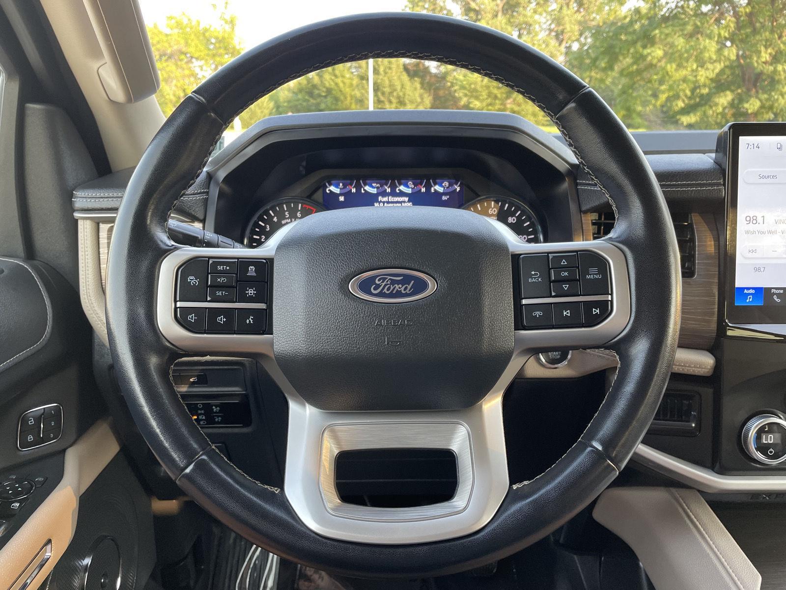 Vehicle photo 11