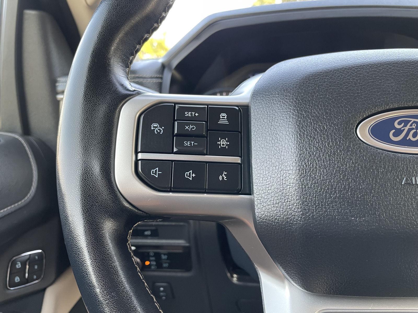 Vehicle photo 12