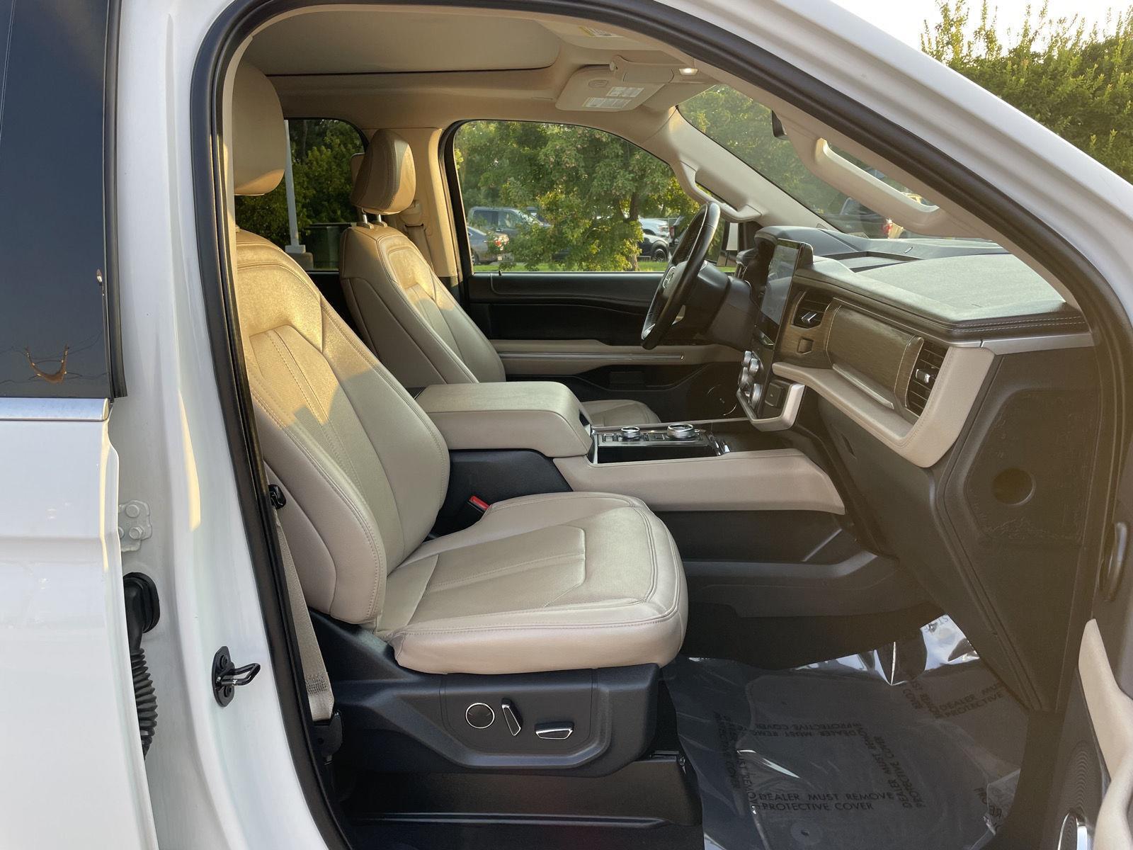 Vehicle photo 18