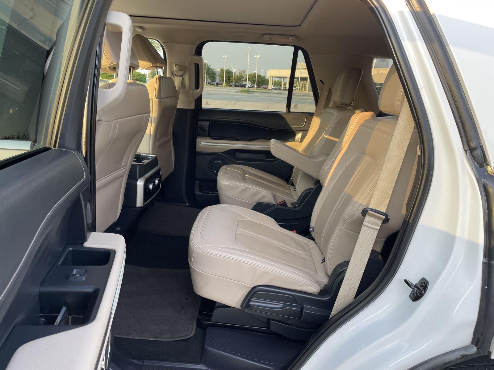 Vehicle photo 19