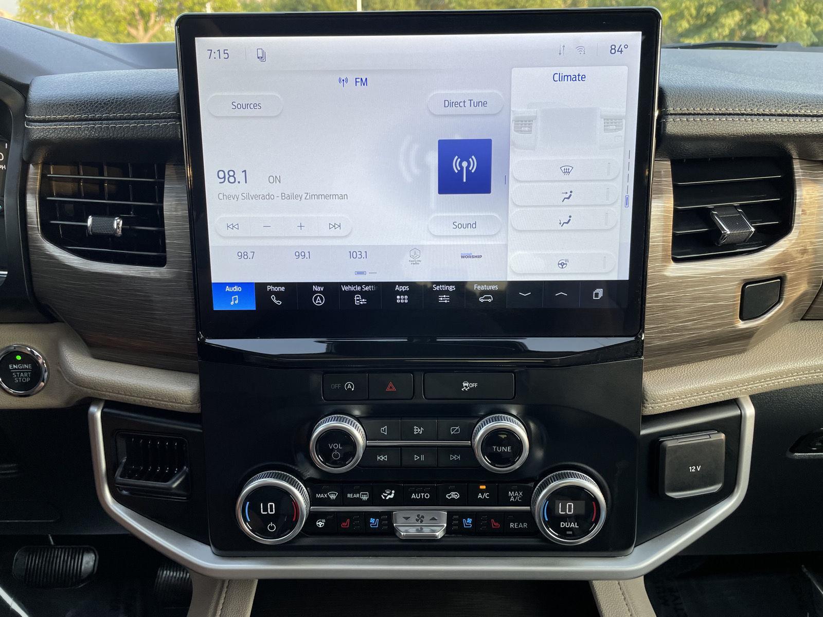 Vehicle photo 24