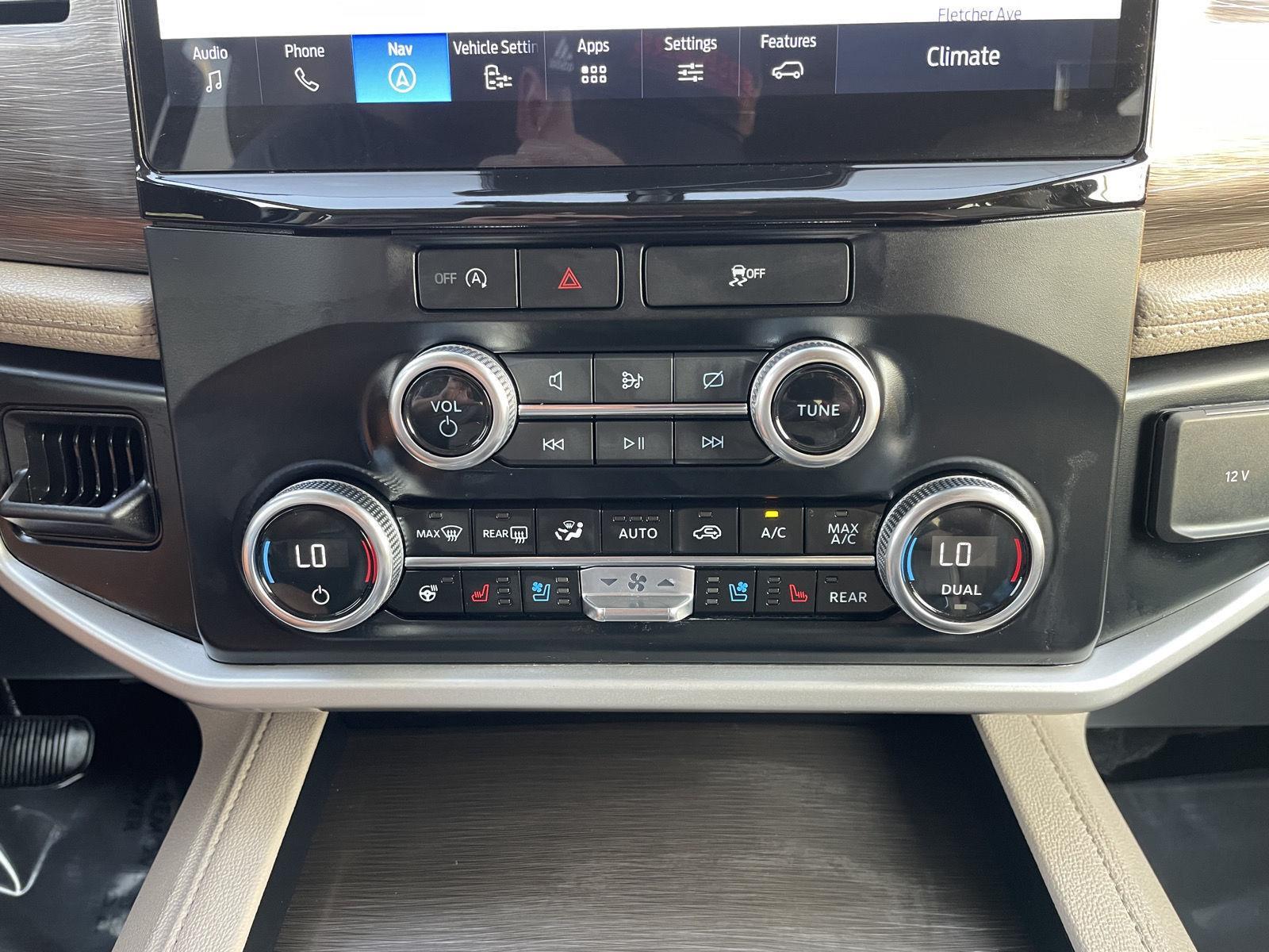Vehicle photo 28