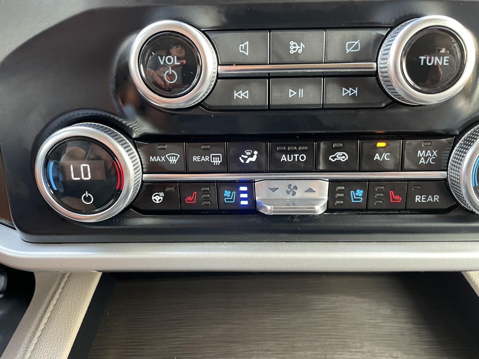 Vehicle photo 30