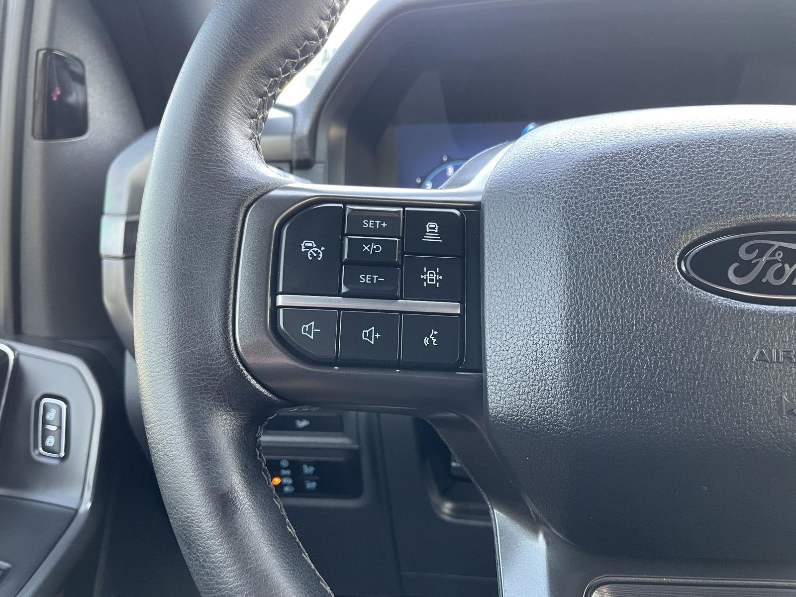 Vehicle photo 13