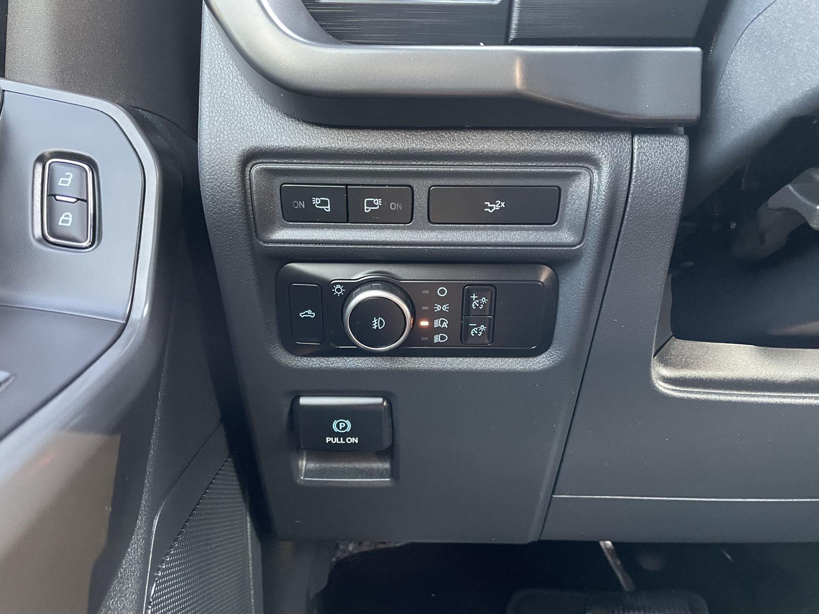 Vehicle photo 16
