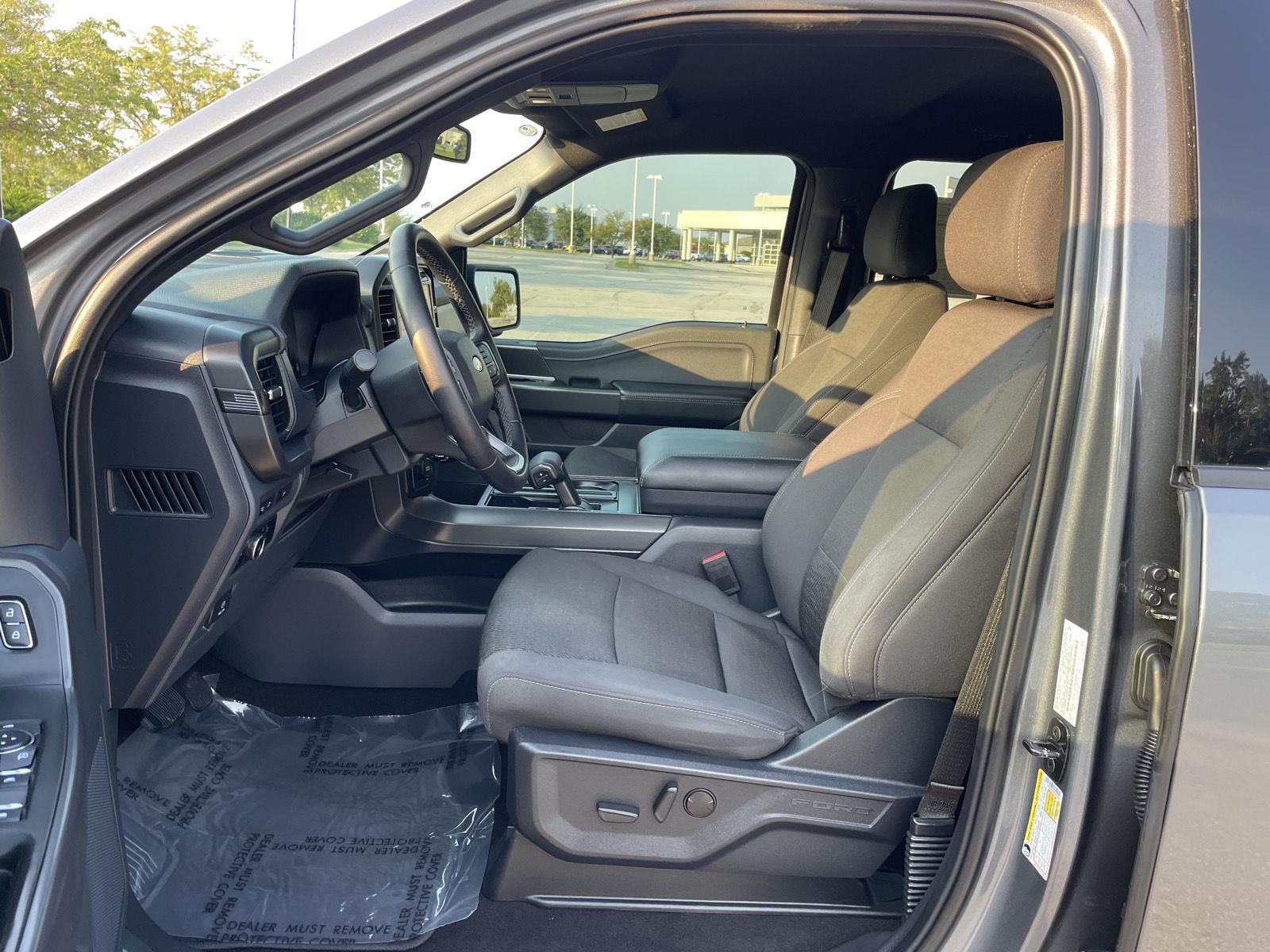 Vehicle photo 17