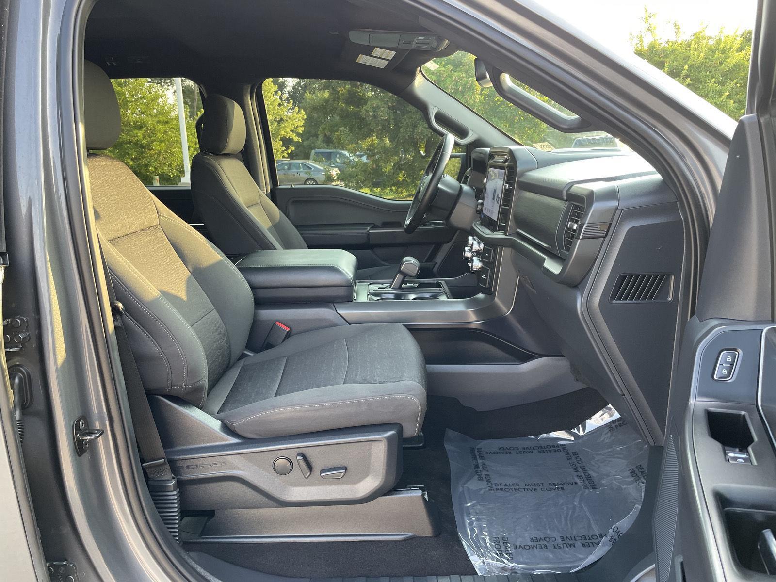 Vehicle photo 19