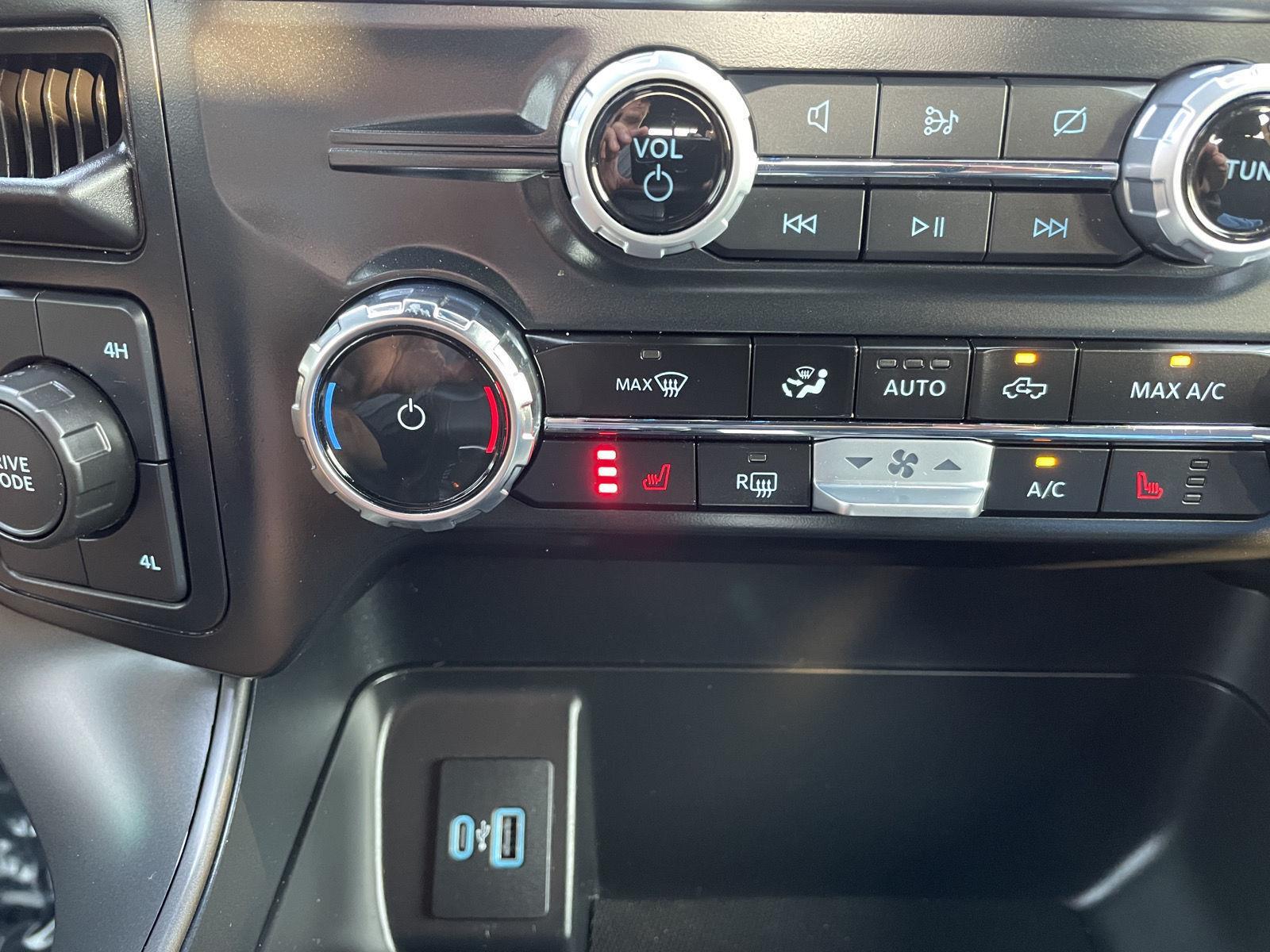 Vehicle photo 28