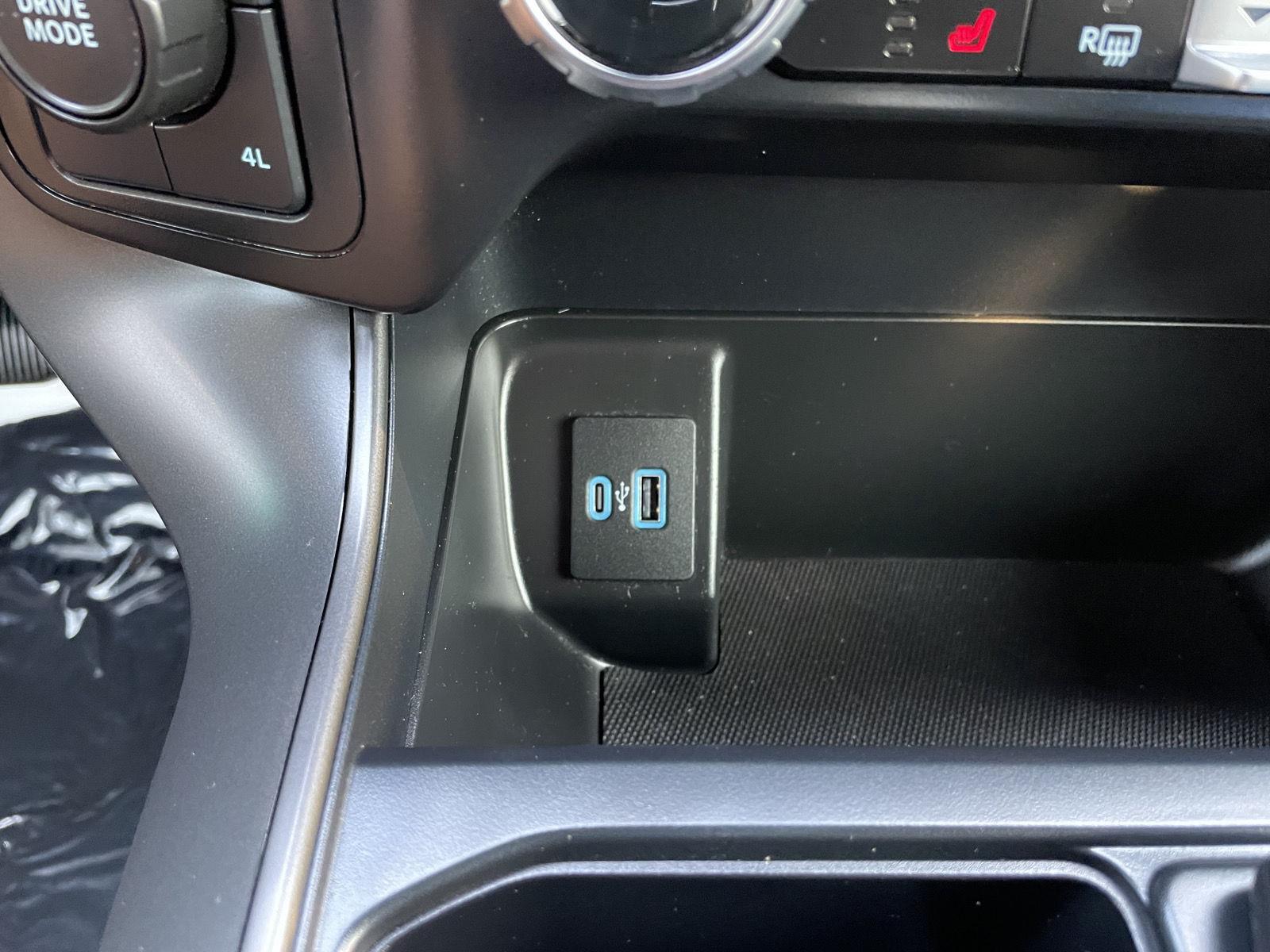 Vehicle photo 29