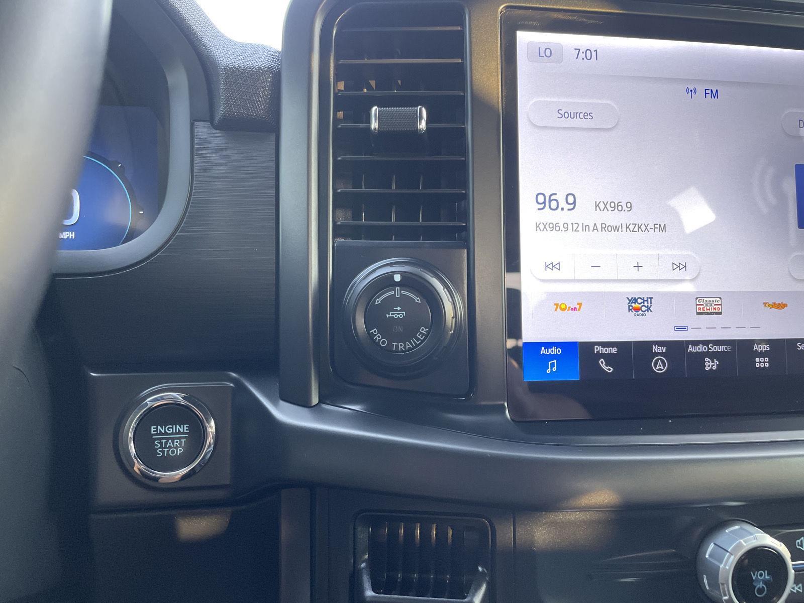 Vehicle photo 30