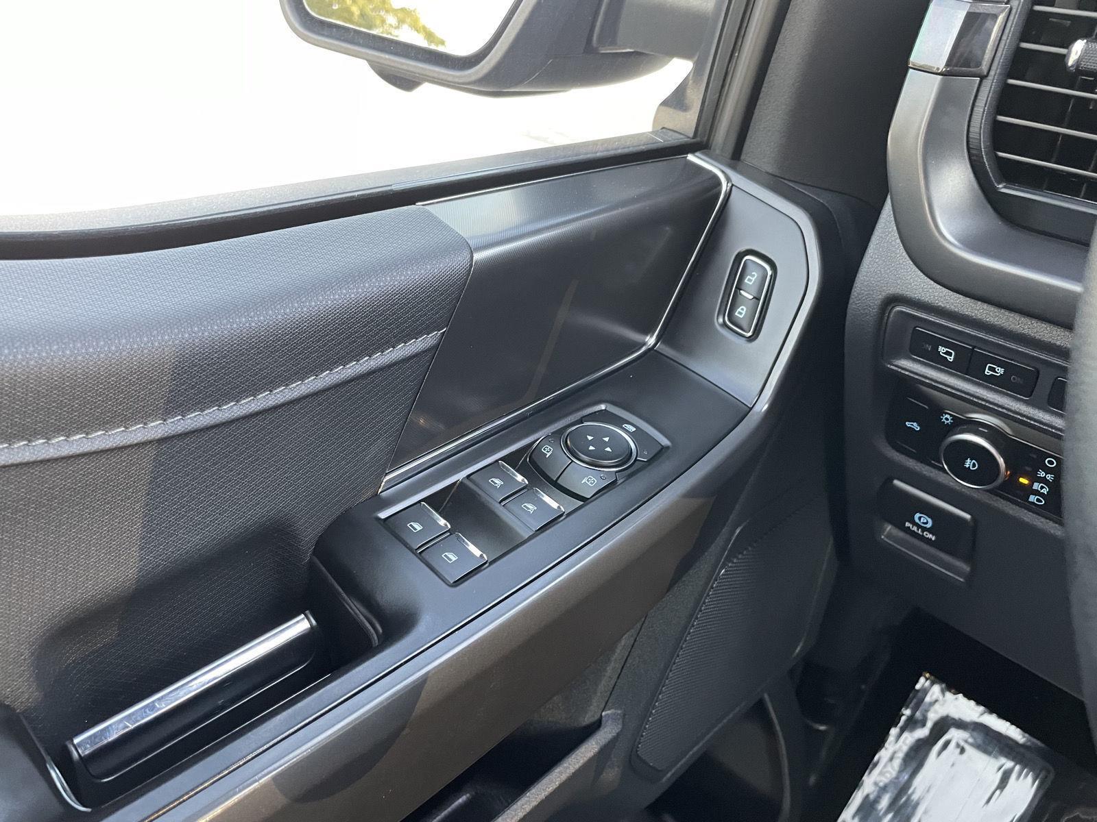 Vehicle photo 33
