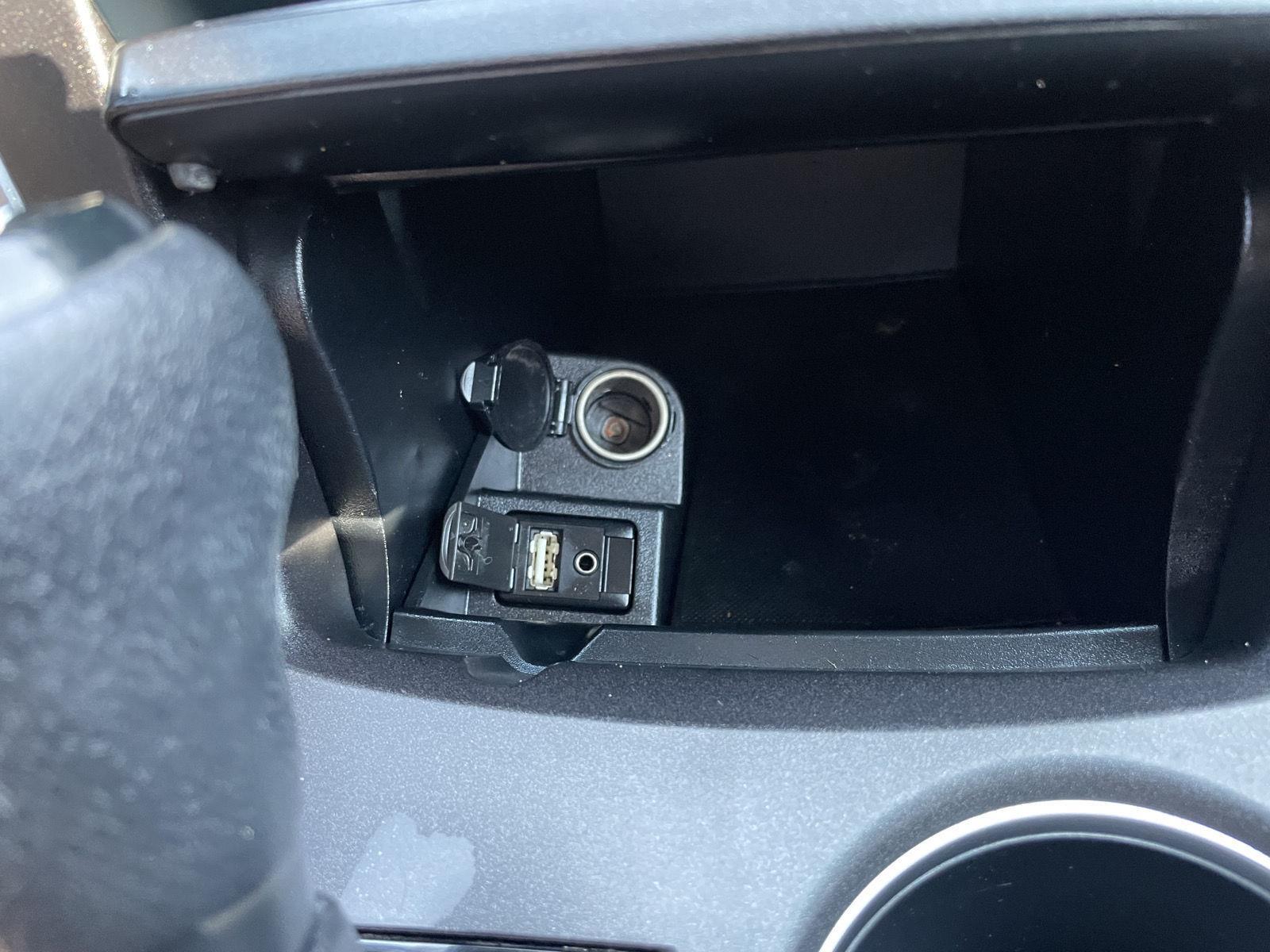 Vehicle photo 26
