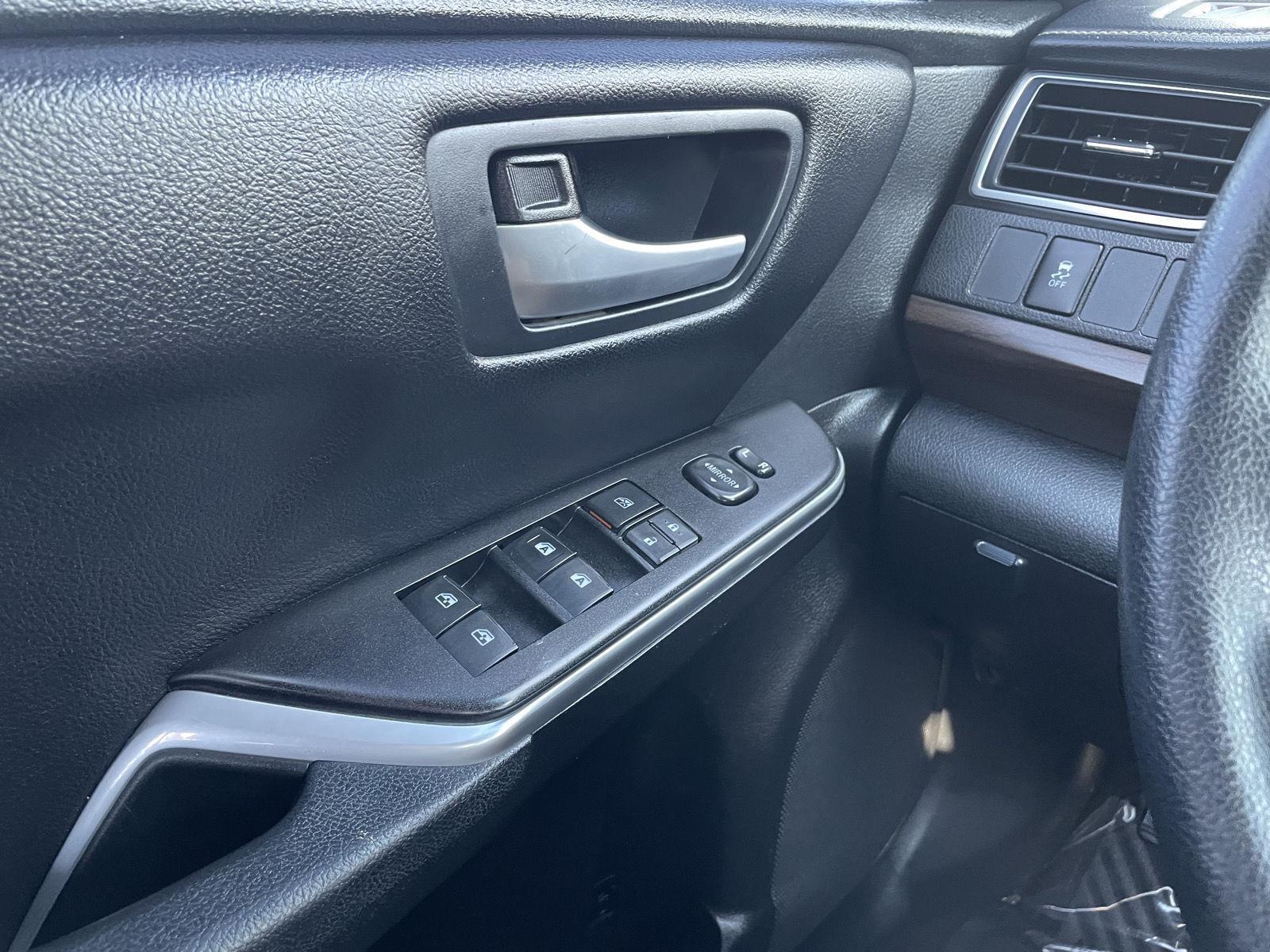 Vehicle photo 27