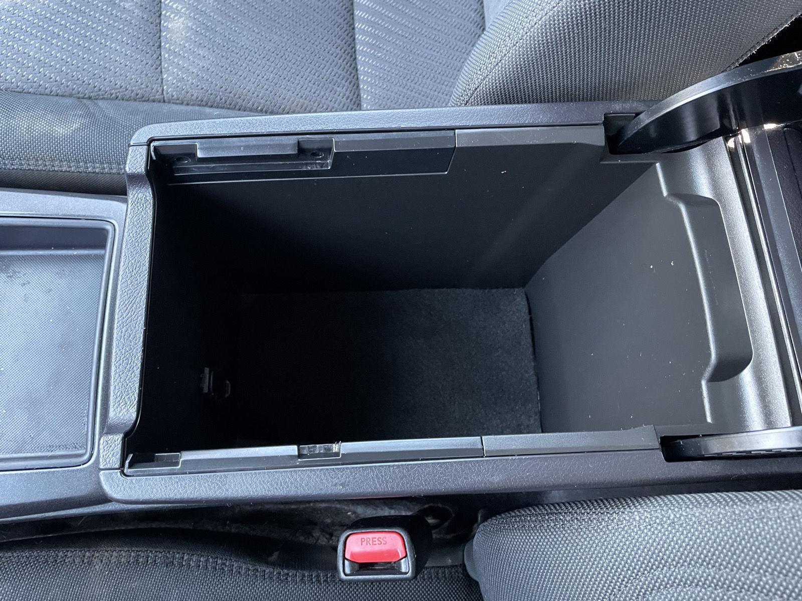 Vehicle photo 29