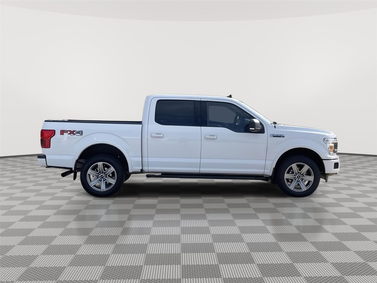 Vehicle photo 6