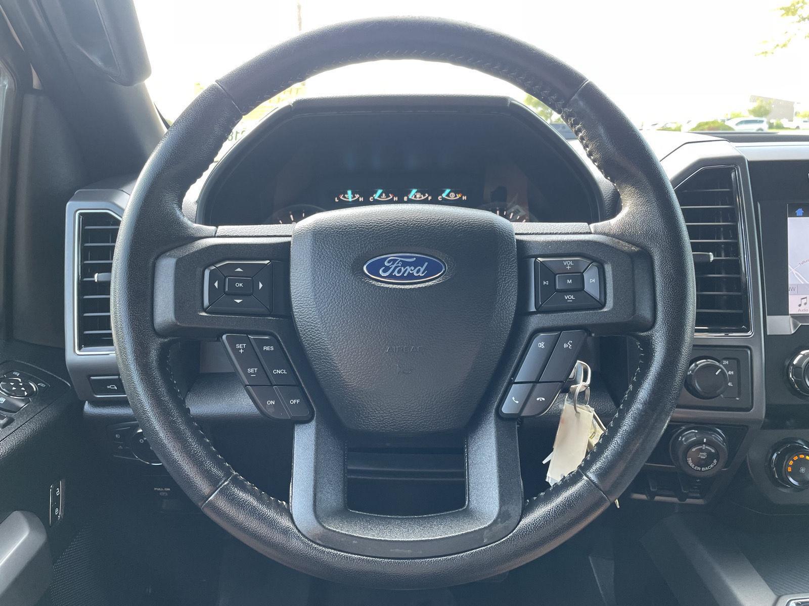 Vehicle photo 12