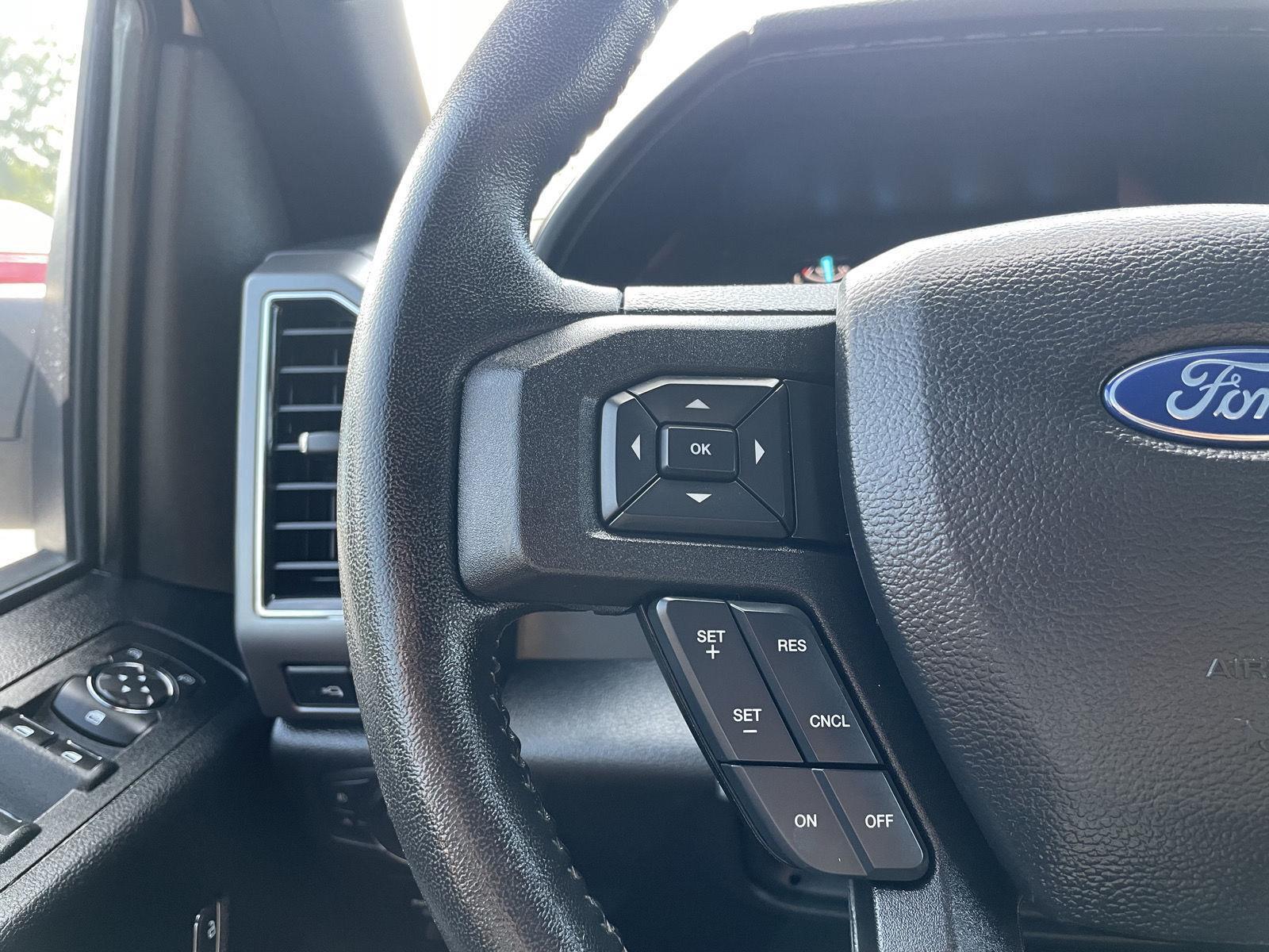 Vehicle photo 13