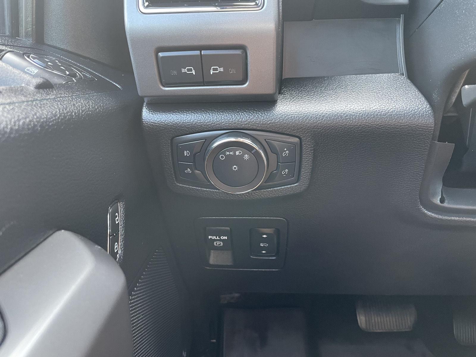 Vehicle photo 16