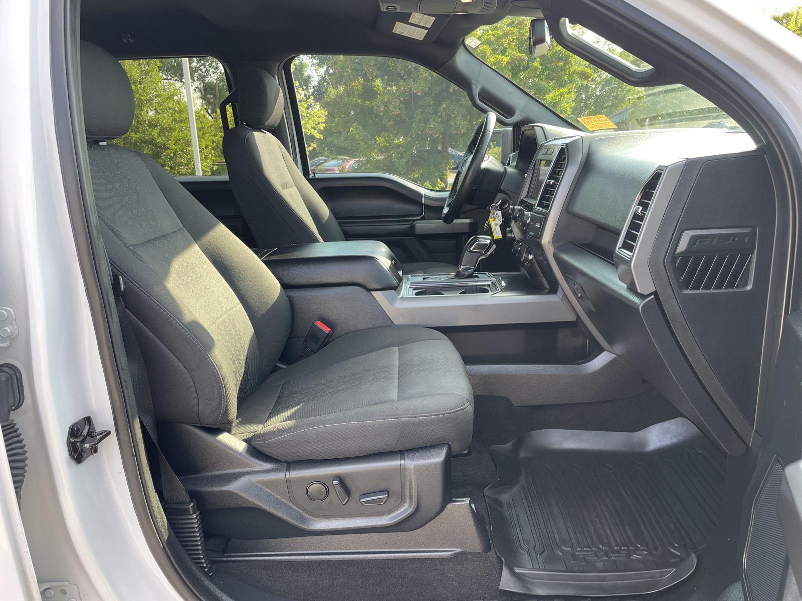 Vehicle photo 19