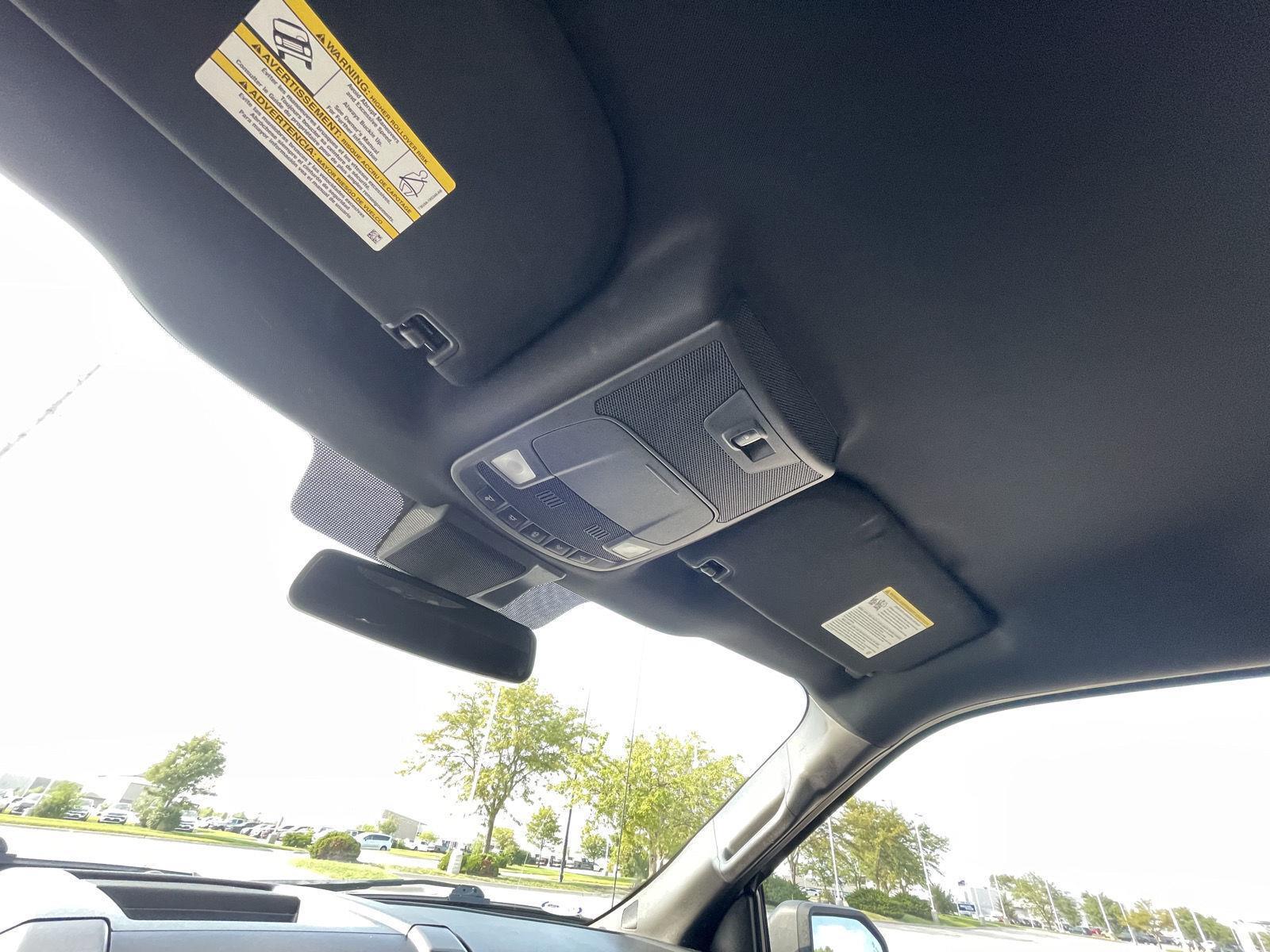 Vehicle photo 21