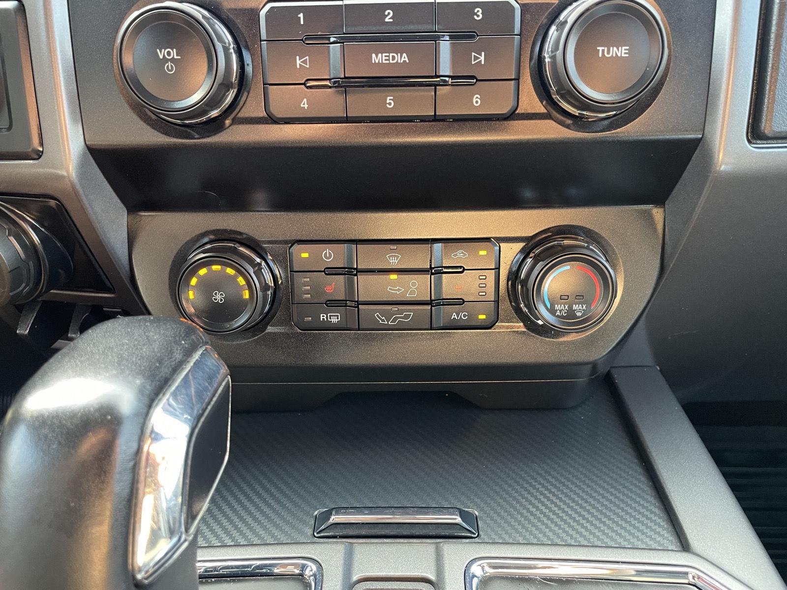 Vehicle photo 26