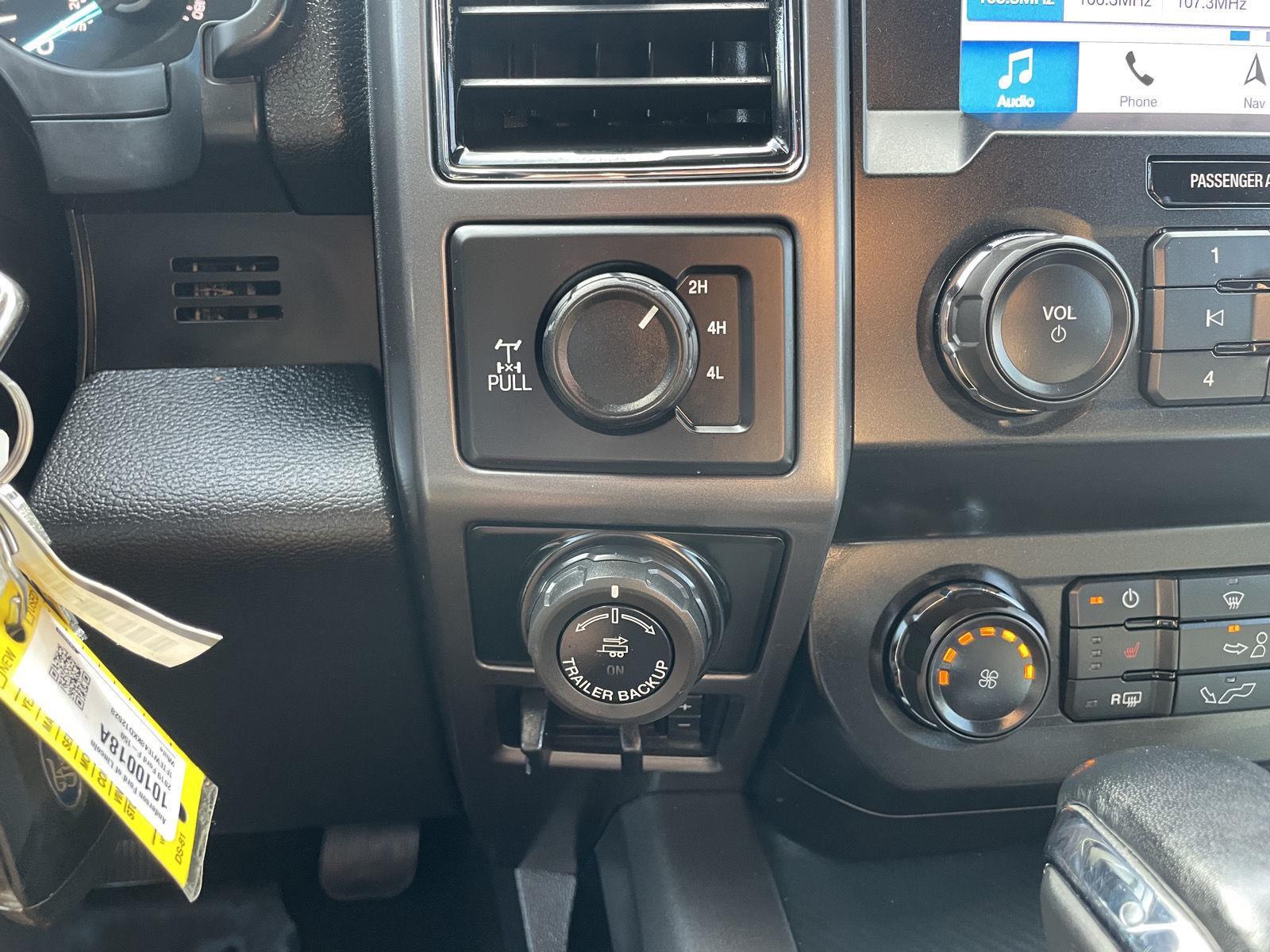 Vehicle photo 29