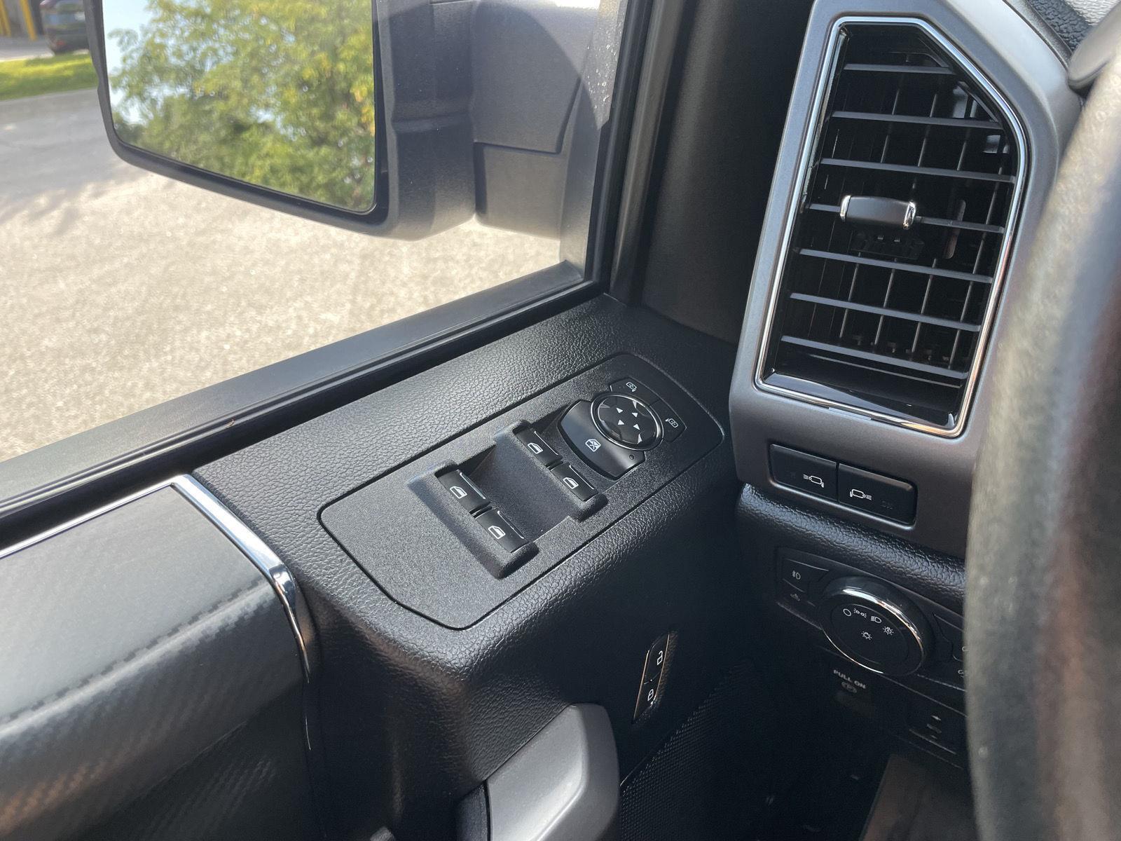 Vehicle photo 32