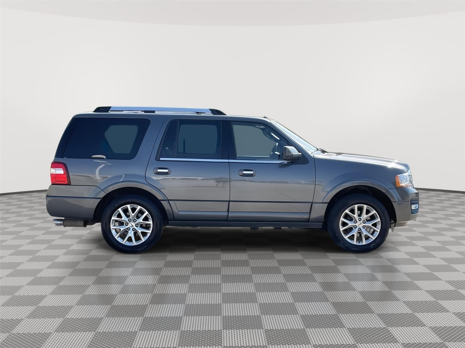 Vehicle photo 6