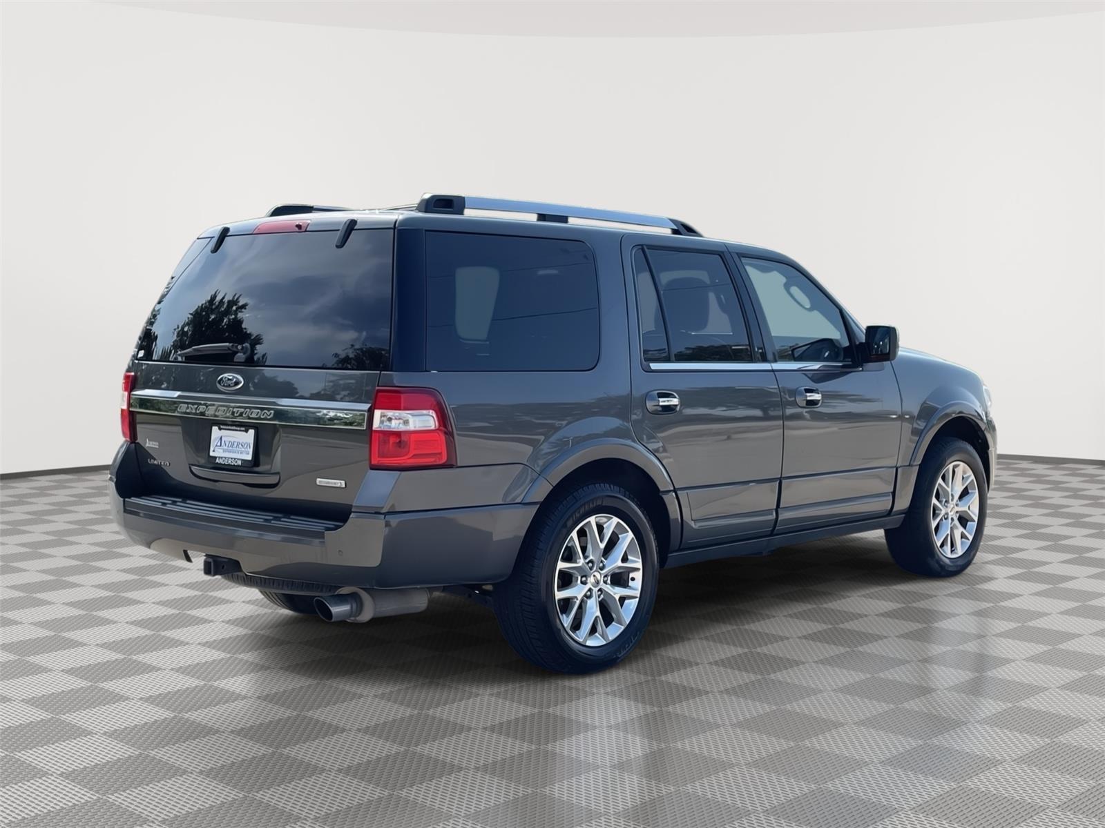 Vehicle photo 7