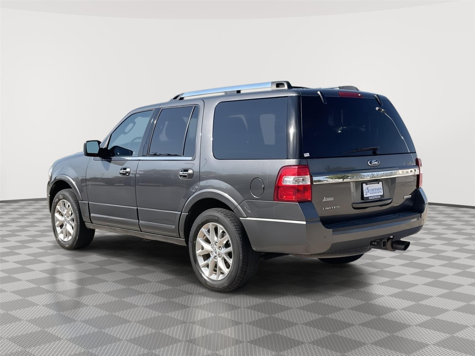 Vehicle photo 9