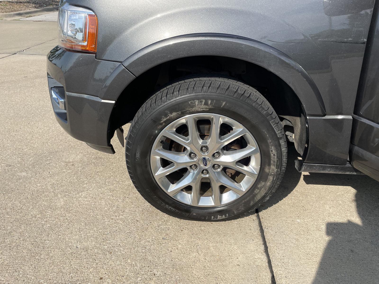 Vehicle photo 10