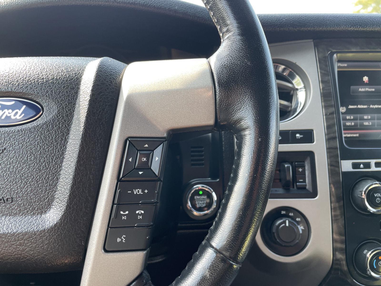 Vehicle photo 13