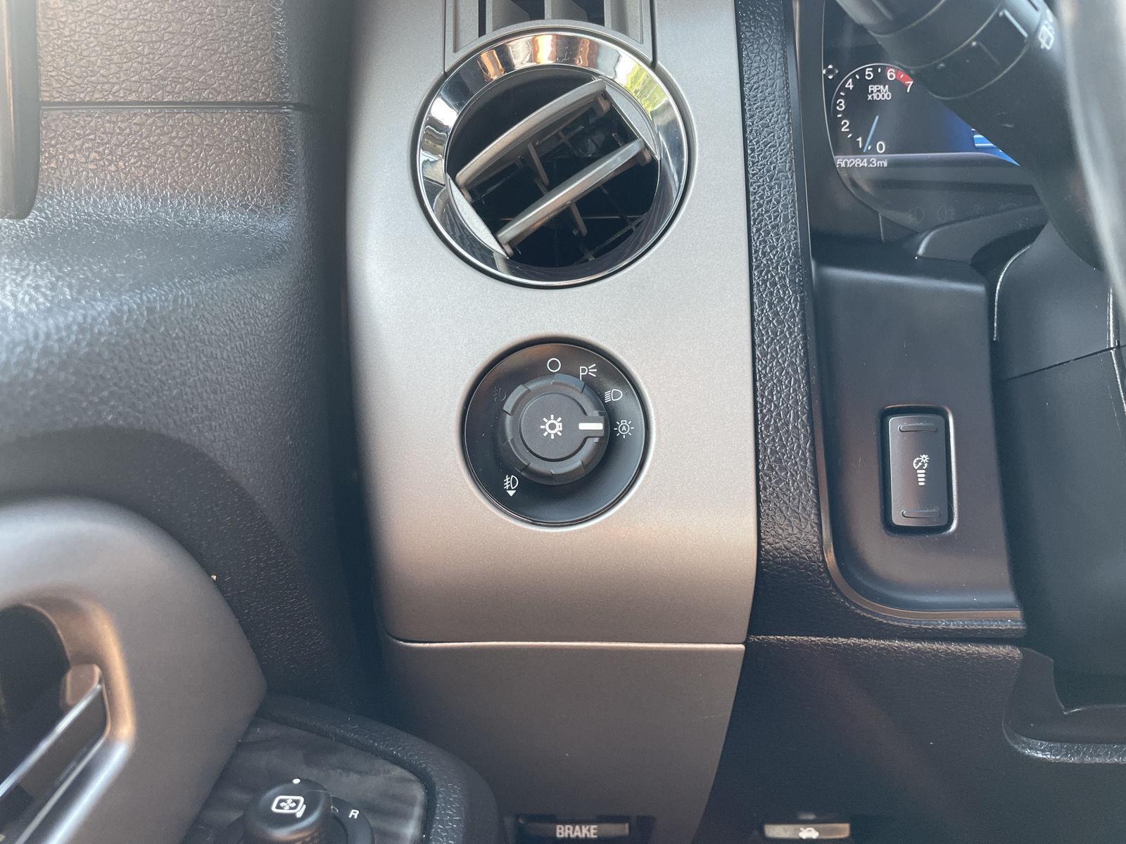 Vehicle photo 15