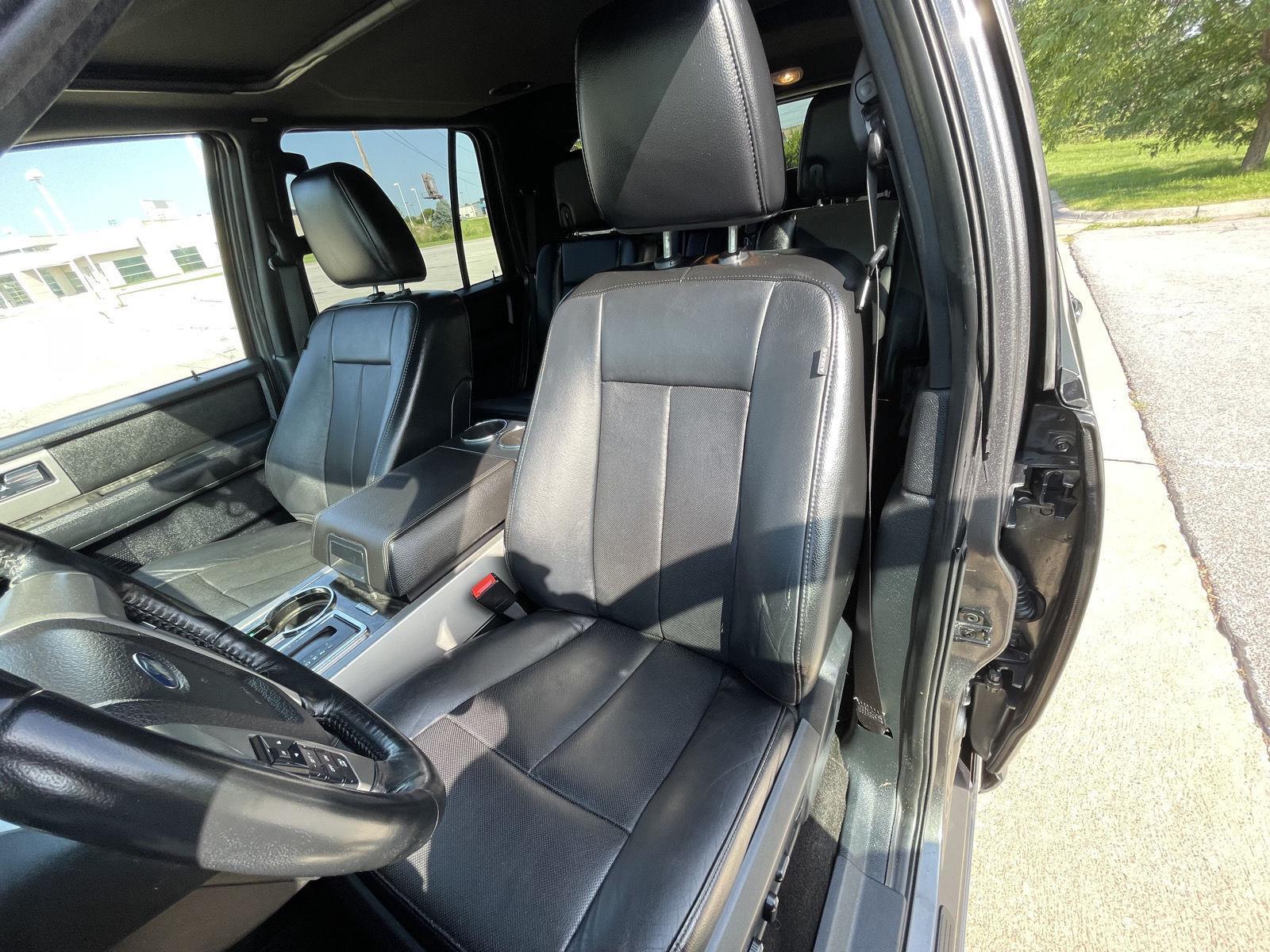 Vehicle photo 17