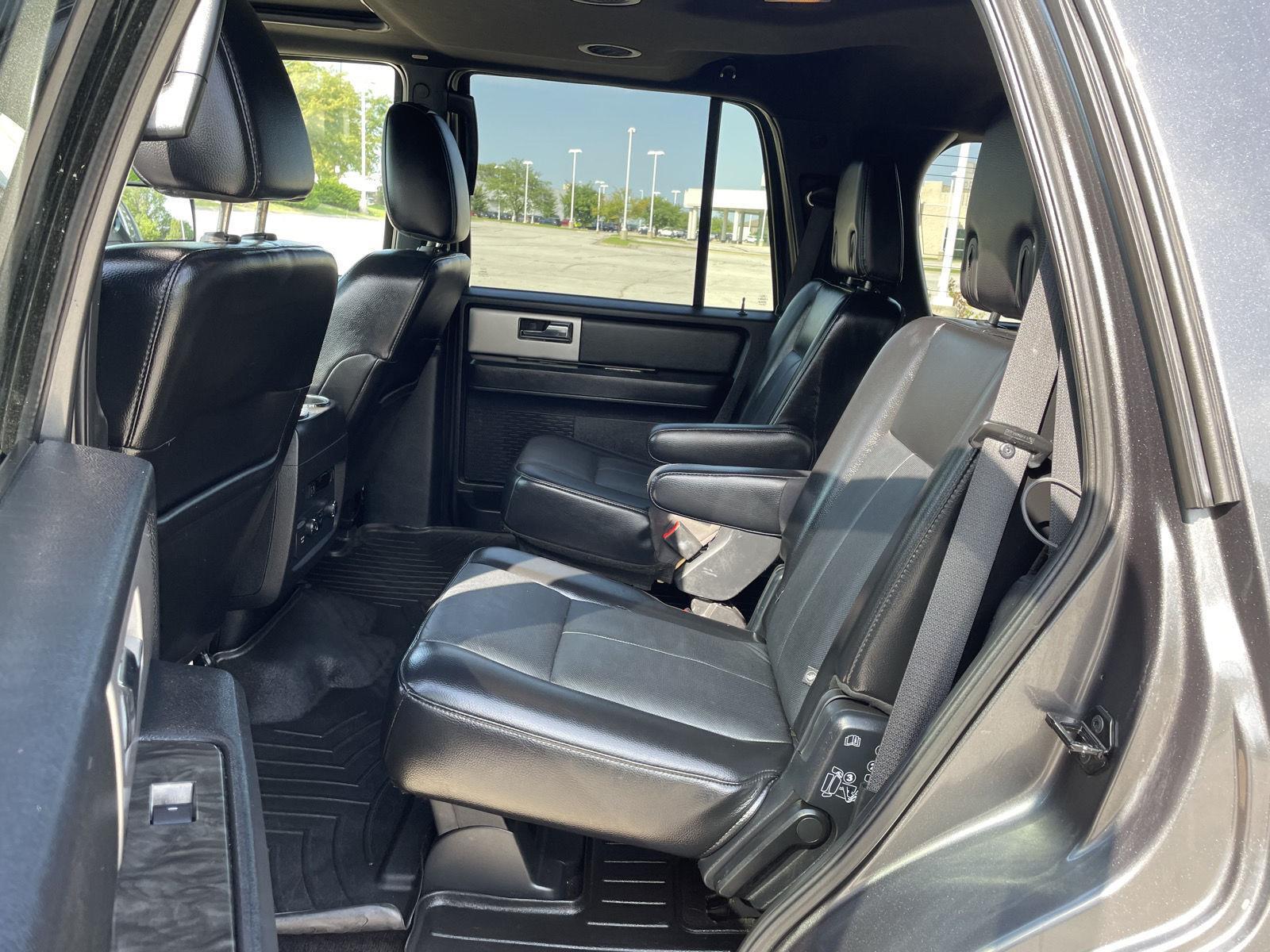 Vehicle photo 19