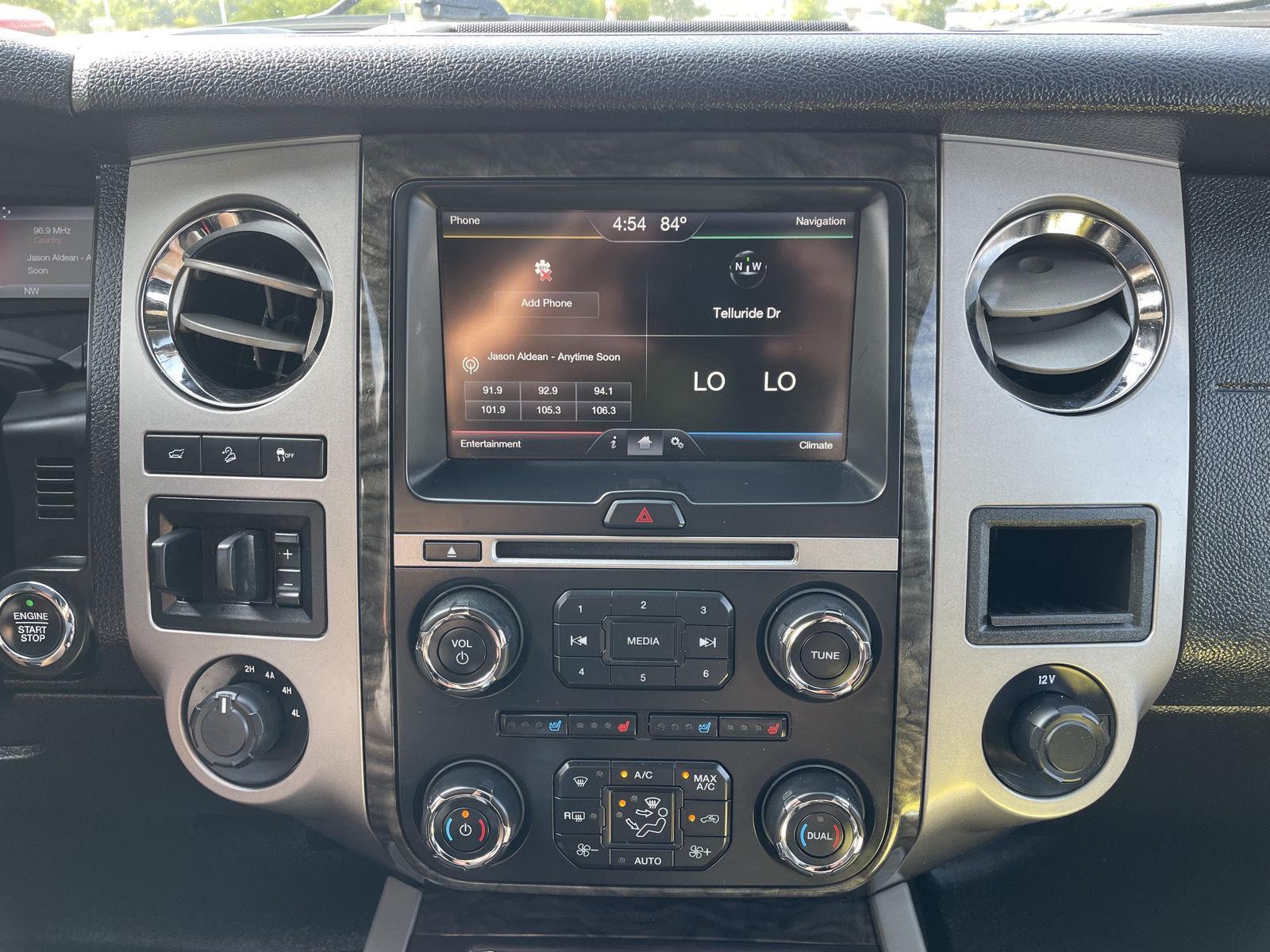 Vehicle photo 23