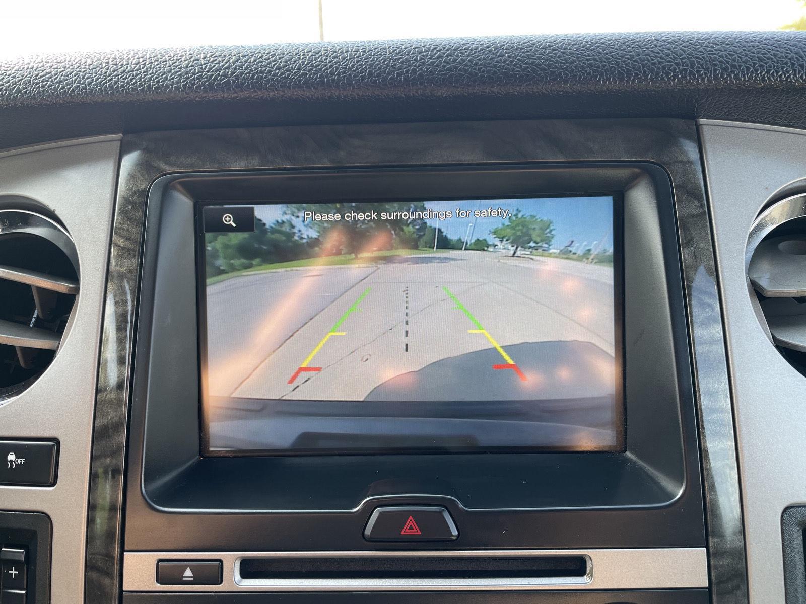Vehicle photo 24