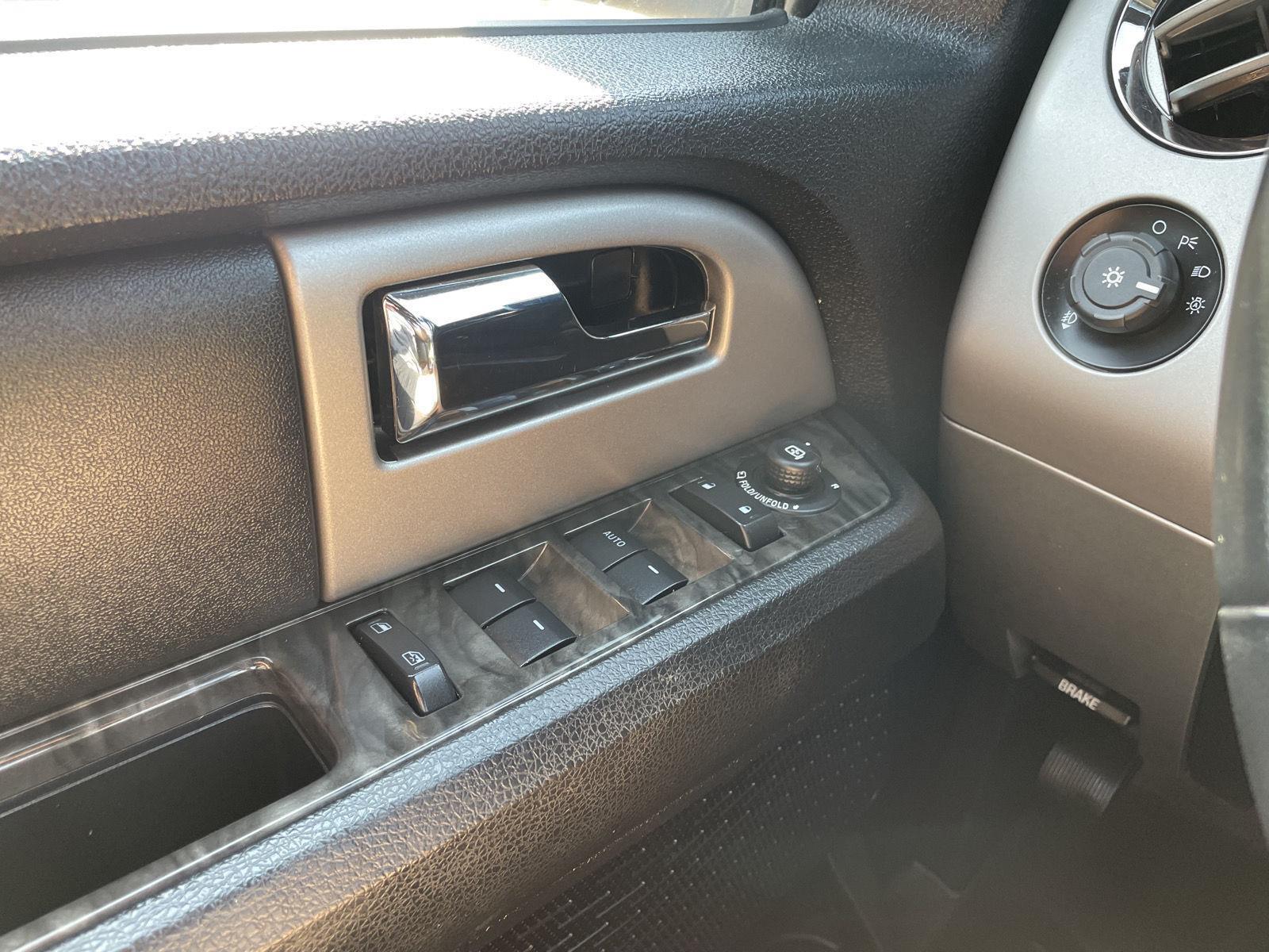Vehicle photo 30