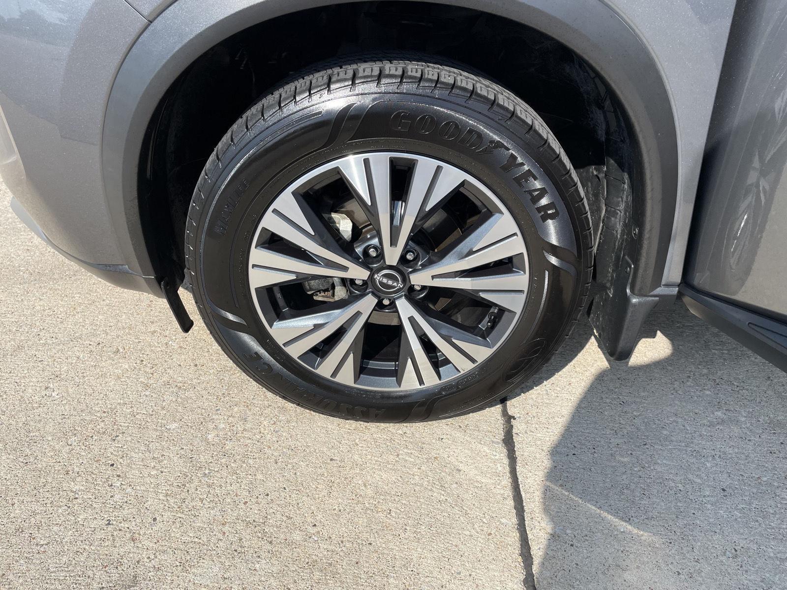 Vehicle photo 10