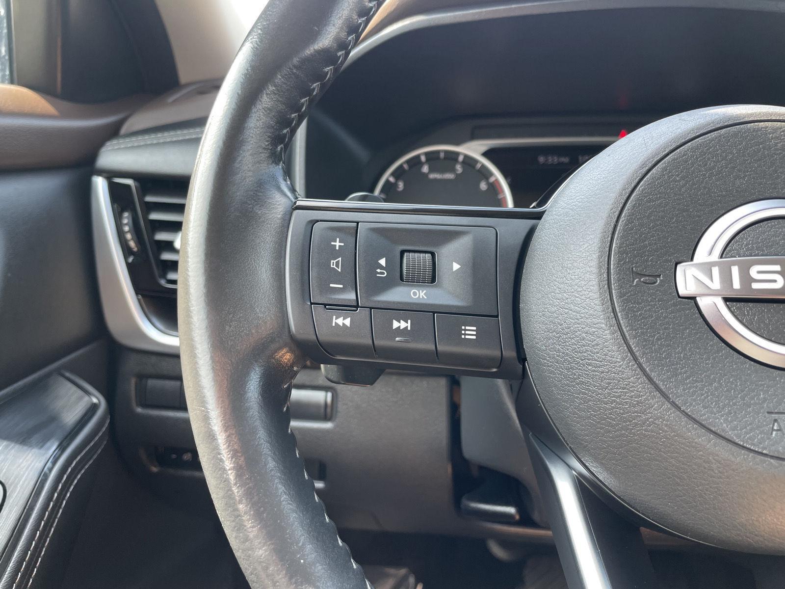 Vehicle photo 13