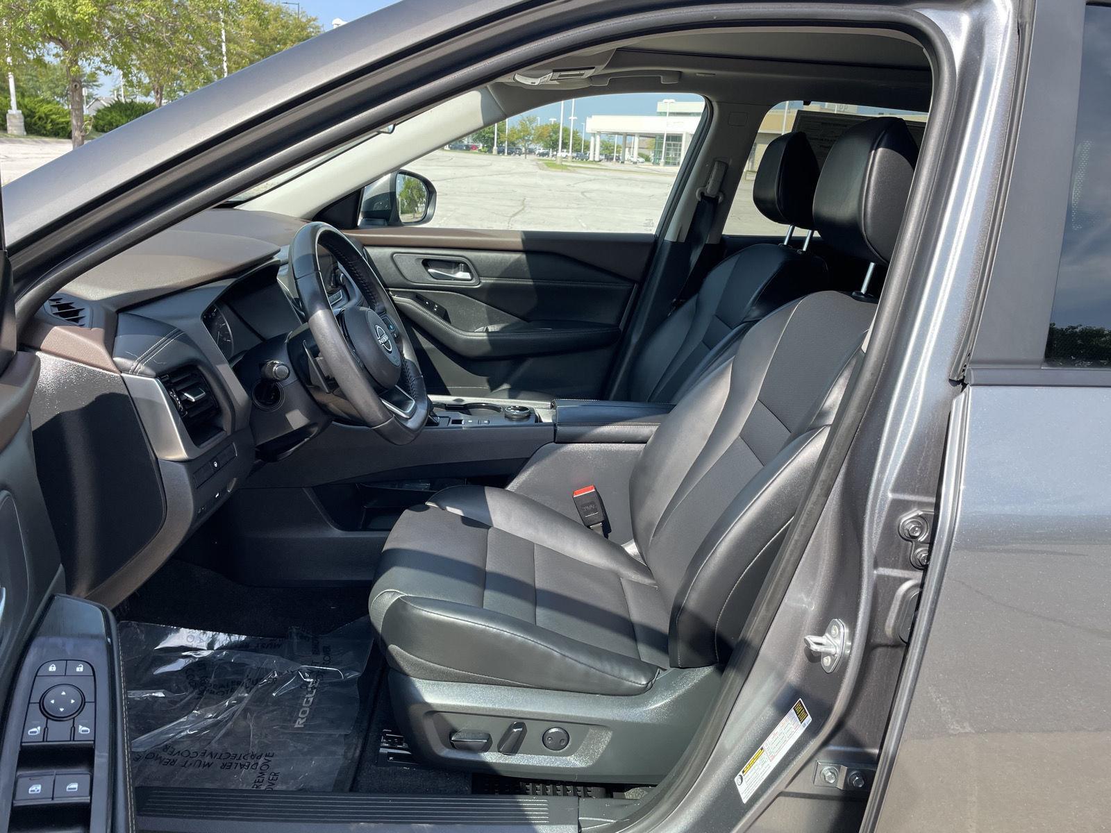 Vehicle photo 17